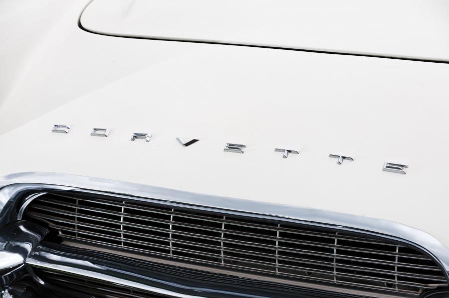  Chevrolet Corvette Convertible 1961 года  (фото 15 из 25)